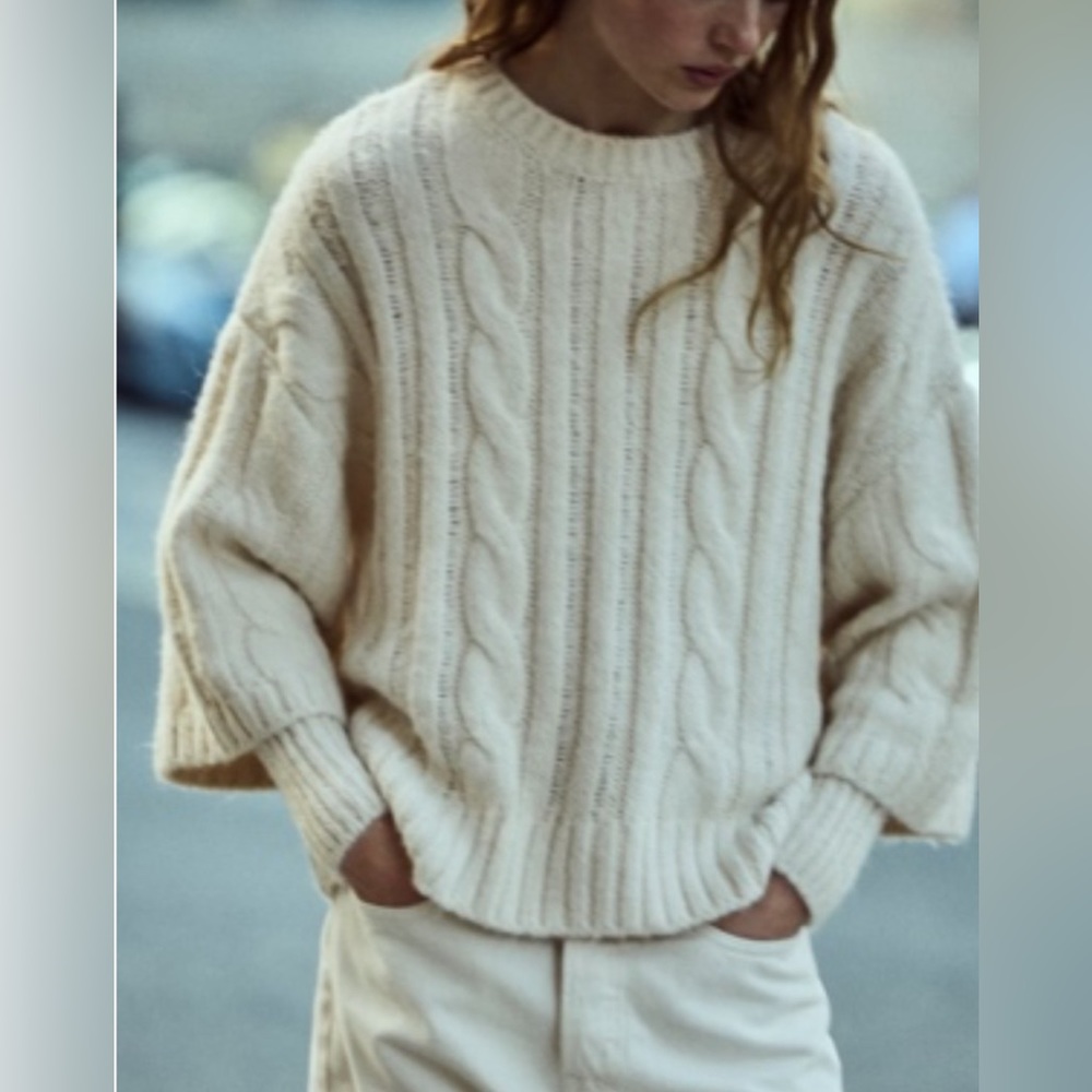 Zara Cram Sweater. Size: S